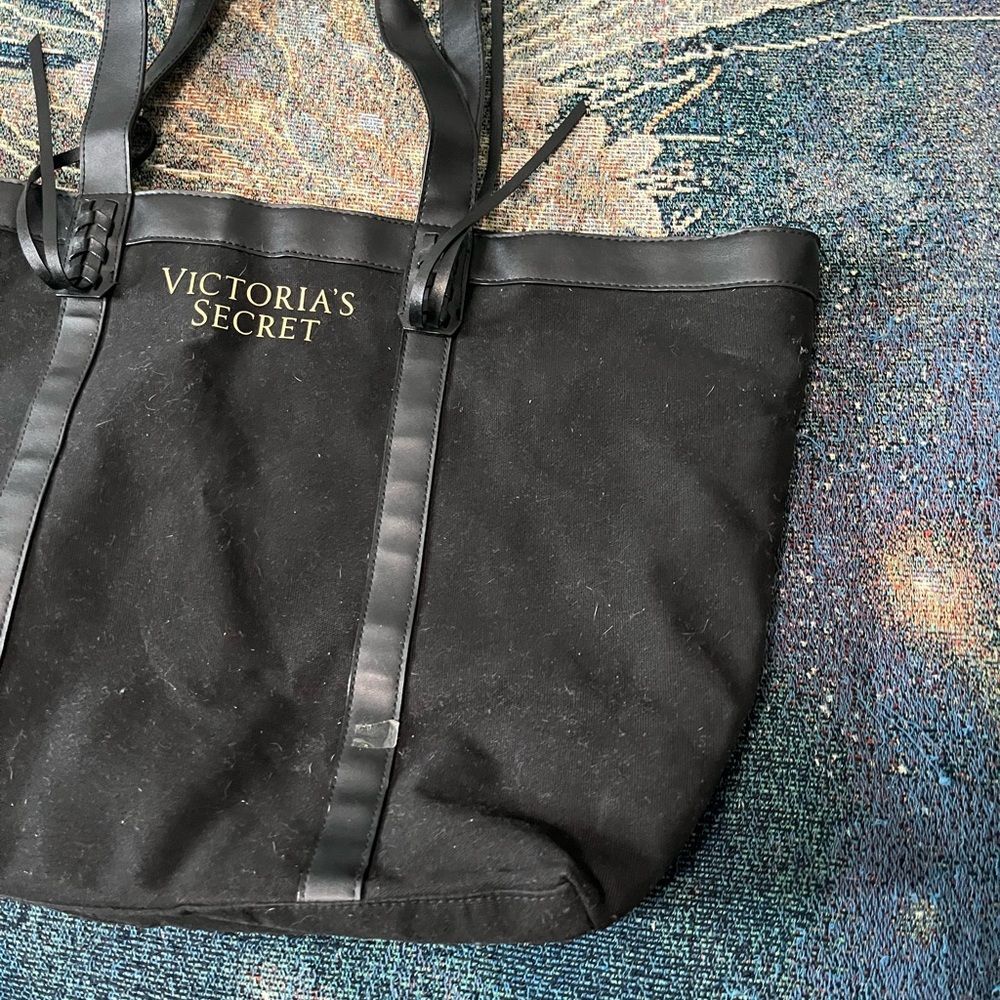 Victoria’s Secret Black & Gold Travel Tote Duffel Bag OSFA Travel Weekender Chic - Picture 3 of 9